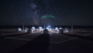 Imagem noturna da base de Pine Gap na Austrália, com luzes de detecção e possíveis UAPs no céu, simbolizando dados secretos e anomalias aeroespaciais.